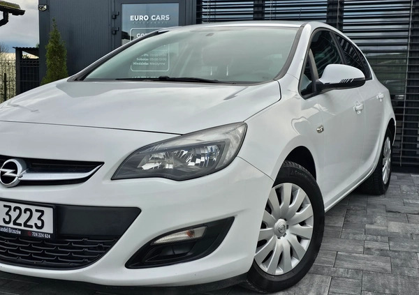 Opel Astra cena 35900 przebieg: 120000, rok produkcji 2015 z Brzozów małe 781